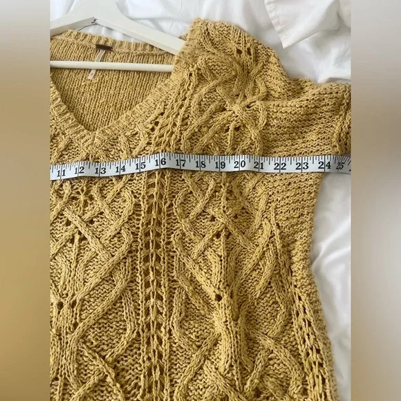 FREE PEOPLE Cross My Heart Yellow Loose Cable Knit Sweater Sz S Boho grunge fray - Picture 8 of 9